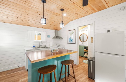 Tech Terrace Apartment | Flip Flop Stop ~ Beach Themed Studio In Tech Terrace ~ Walk to Campus!