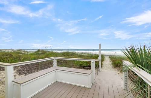 Folly Beach House | Flip-Flops Off, Fun On: 5br, Game Room, Ocean Views & Sunset Decks for 12!