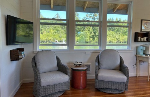 Astoria Boat Rental | Float House No. 2 at Jack Creek