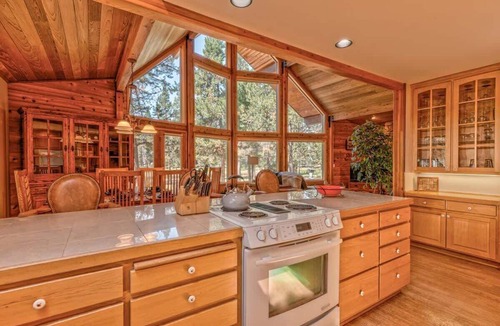 Oregon Water Wonderland Cabin | Float the Big Deschutes River from the back yard!