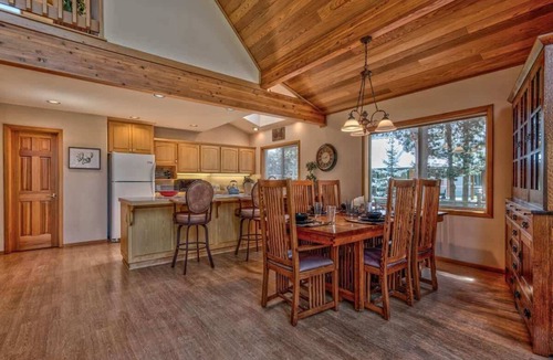 Oregon Water Wonderland Cabin | Float the Big Deschutes River from the back yard!