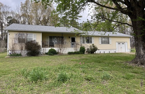 Saint Joe House | Float the Buffalo River and see the stars during your stay. Pet friendly!