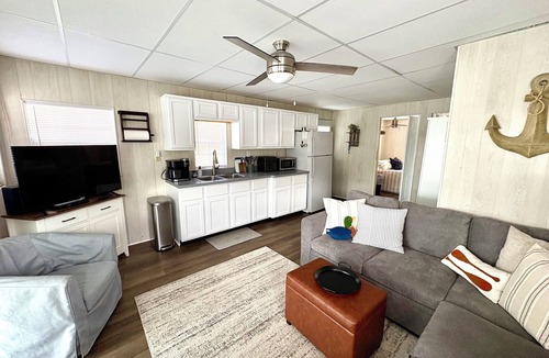 Big Creek Boat Rental | Floating Cabin - Another Day in Paradise at Whitman Hollow Marina