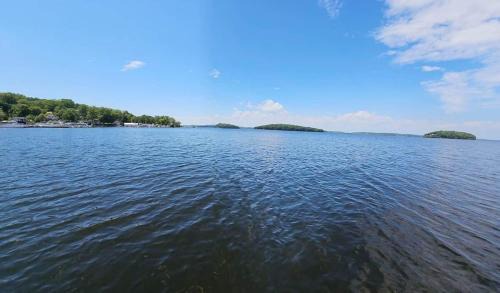 Gores Landing House | Floating Cabin Retreat near Toronto