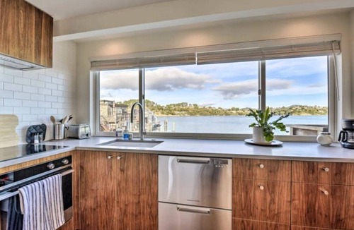 Mill Valley Apartment | Floating condo 'D' on Sausalito's Richardson Bay