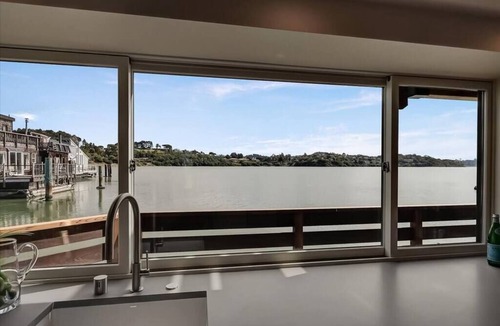 Mill Valley Apartment | Floating condo 'D' on Sausalito's Richardson Bay