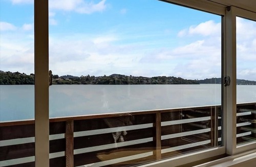 Mill Valley Apartment | Floating condo 'D' on Sausalito's Richardson Bay