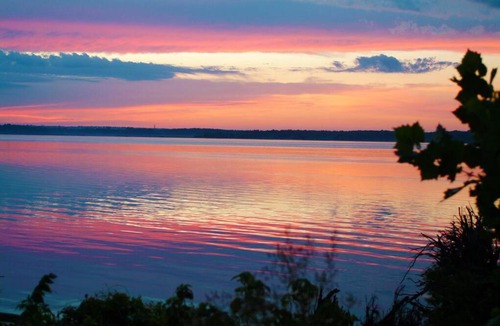 Sabula Boat Rental | Floating Cottage on the River Nantucket