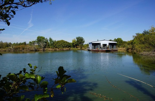 Le Langon House | FLOATING HOUSE, POOL, HAMMAM, SAUNA, BALNEO