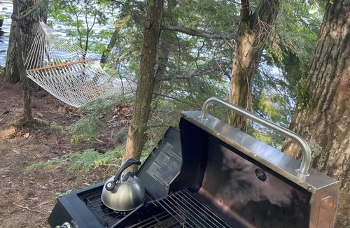 Monmouth House | Floating Island Cabin