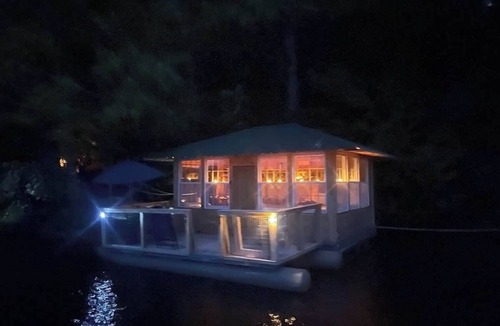 Monmouth House | Floating Island Cabin