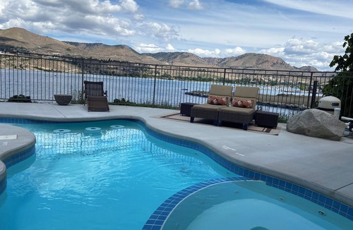Chelan House | Floating Over The Water!