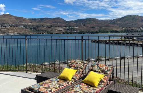Chelan House | Floating Over The Water!