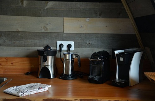 Chablis Cabin | FLOATING SHACK WITH PRIVATE SPA LES CLOS