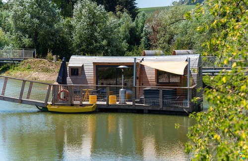 Chablis Cabin | FLOATING SHACK WITH PRIVATE SPA LES CLOS