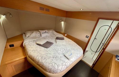 Geneva City Centre Boat Rental | Floatinn Boat-BnB