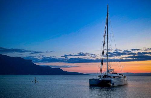 Geneva City Centre Boat Rental | Floatinn Boat-BnB