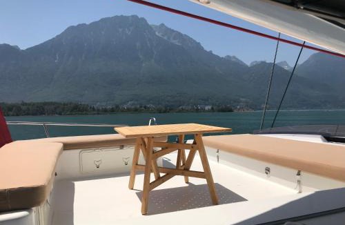 Geneva City Centre Boat Rental | Floatinn Boat-BnB