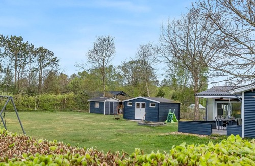 Hou House | "Floora" - from the sea by Interhome