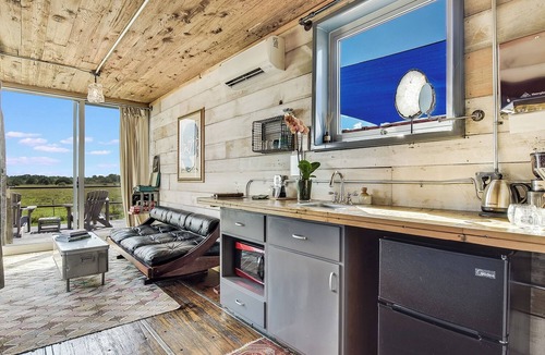 Round Top House | Flophouze Shipping Container Hotel - Houze 5