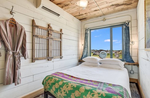 Round Top Hotel | Flophouze Shipping Container Hotel
