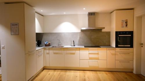 Niederried bei Interlaken Apartment | FLORA BAY - modern lake view flat