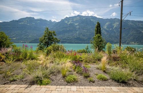 Niederried bei Interlaken Apartment | FLORA BAY - modern lake view flat