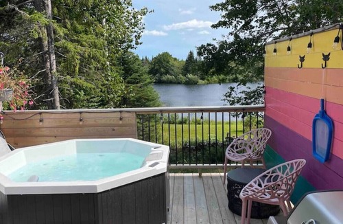 Erbs Cove Condo | Flora studio on the lake