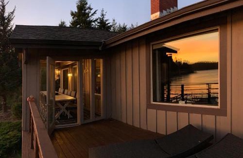 Langlois House | Floras Lake Getaway