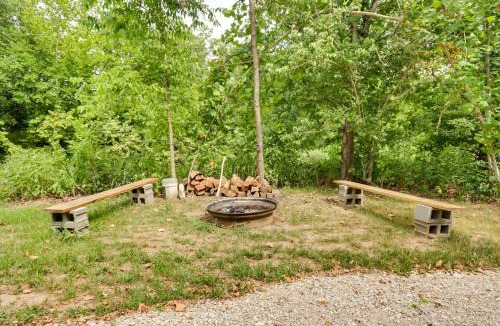 Florence House | Florence Cabin with On-Site Creek!