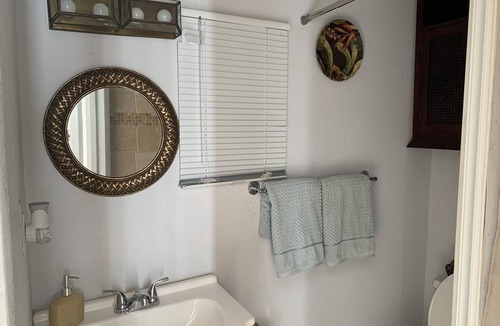 College Park Cottage | Florence close to the intercostal.