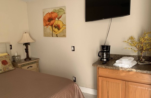 College Park Cottage | Florence close to the intercostal.