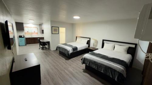Bell Hotel | Florentine Motel And Studio