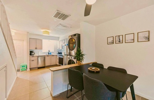 Truckland Condo | Florida Beach Hideaway – Steps from the Sand! Pool Fast WiFi free Parking