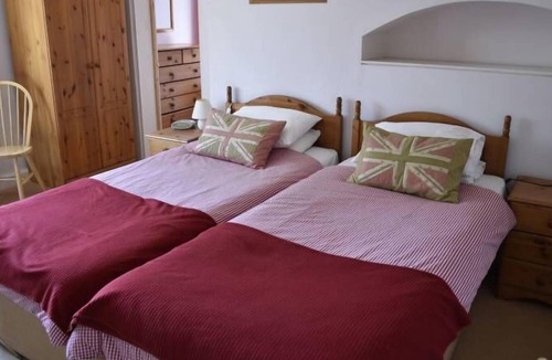 East Tisted Bed & Breakfast | Flossie's B&B