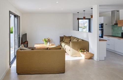 Plouharnel House | Flouka