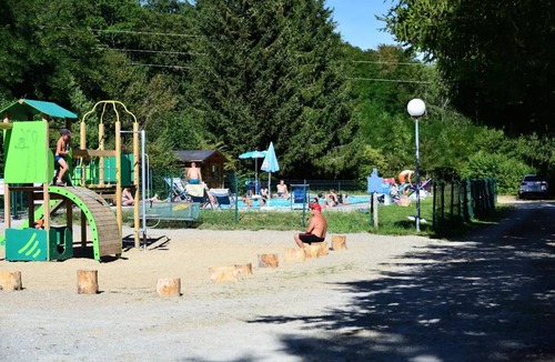Leval House | Flower Camping du Lac de la Seigneurie * - Cottage Ohara Premium Garden Side 30m2-2 bedrooms 1 bed160-Semi-covered terrace- Forest view- LV 4 people
