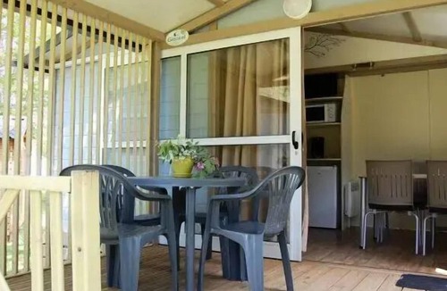 Anduze Ski Chalet | Flower CAMPING FAUVETS * - Chalet NEMO Standard 22m2 (2 bedrooms) + covered terrace 7m2 + CLIM 4 persons