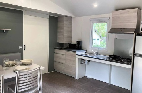 Vicdessos Ski Chalet | Flower Camping LA BEXANELLE * - Chalet Victoria Confort 20m² - 1 bedroom + TV + Covered terrace 4 people