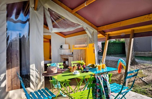 Mantaille House | Flower Camping La Chataigneraie * - Freeflower Comfort 22m2 (2 bedrooms) + covered terrace 5 people
