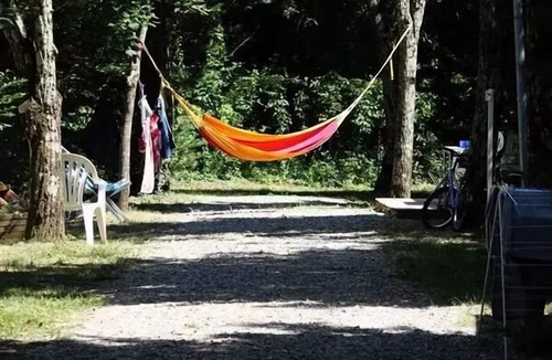 Saint-Privat Ski Chalet | Flower Camping Le Plan d'Eau - Ardèche * - Chalet CONFORT TIARE 32m2 3 bedrooms - Covered terrace + air conditioning 6 persons