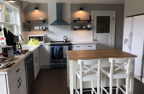 Dayton House | Flower Farm with Vineyard Views