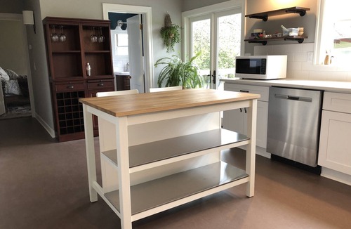 Dayton House | Flower Farm with Vineyard Views