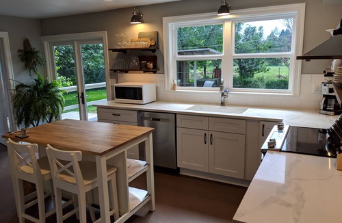 Dayton House | Flower Farm with Vineyard Views