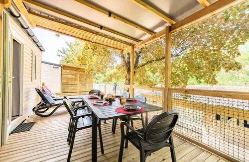 Champel House | Flower Camping Mas de Champel * - Mobile-Home 30m2 Premium - 2 bedrooms - Covered terrace - CLIM + TV + sheets + towels included 4 people