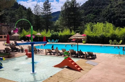 La Combe House | Flower Camping Mas de Champel * - Mobile-Home 30m2 - Standard - 2 bedrooms - semi-covered terrace - TV - Clim 4 people