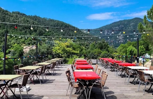 La Combe House | Flower Camping Mas de Champel * - Mobile-Home 30m2 - Standard - 2 bedrooms - semi-covered terrace - TV - Clim 4 people