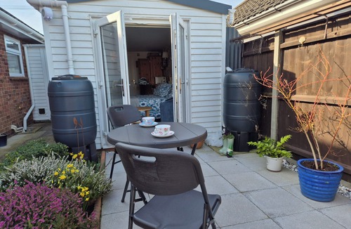 Sheringham Apartment | Flower Garden Studio in Sheringham-Cycle friendly