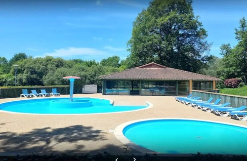 Pressignac House | Flower Lake Camping * - Mobil home Aquitaine Comfort 24m2 - 2 bedrooms + covered terrace + TV 4 people