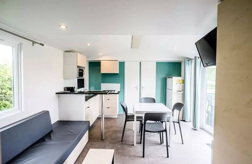 Pressignac House | Flower Lake Camping * - Mobil home Family Comfort 40m2 - 4 bedrooms + covered terrace + TV 8 persons